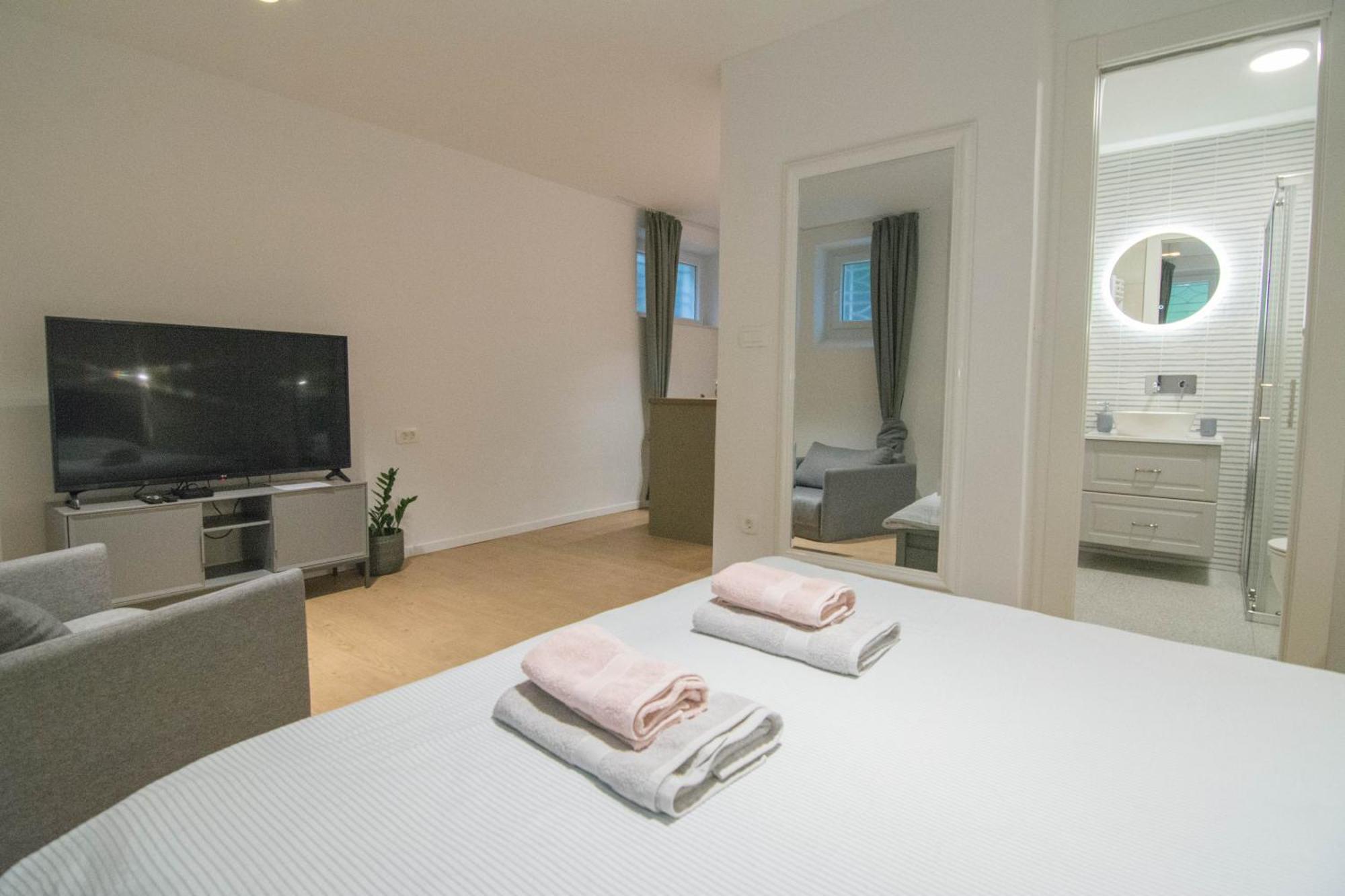 Romiru Rooms And Studio Apartment Split Exterior foto